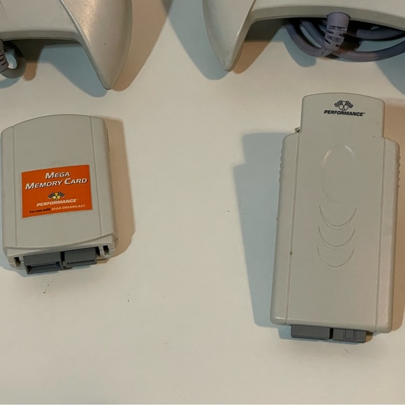 Vintage sega Dreamcast controllers - Picture 2 of 3